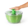 Essoreuse à salade OXO verte 26 cm avec poussoir ergonomique