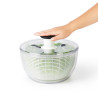Essoreuse à salade transparente OXO 26 cm avec poussoir