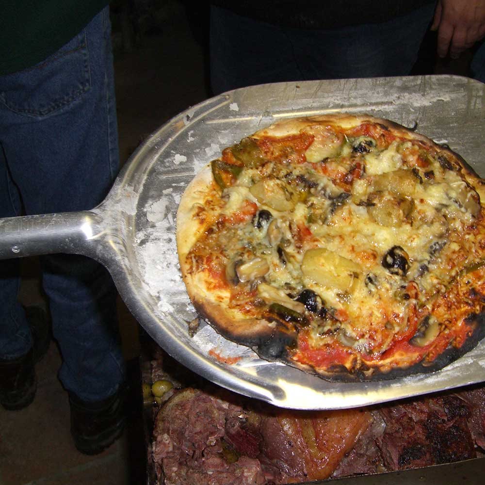 Pelle à pizza en acier inoxydable perforé, manche en aluminium noir - Fours  à bois